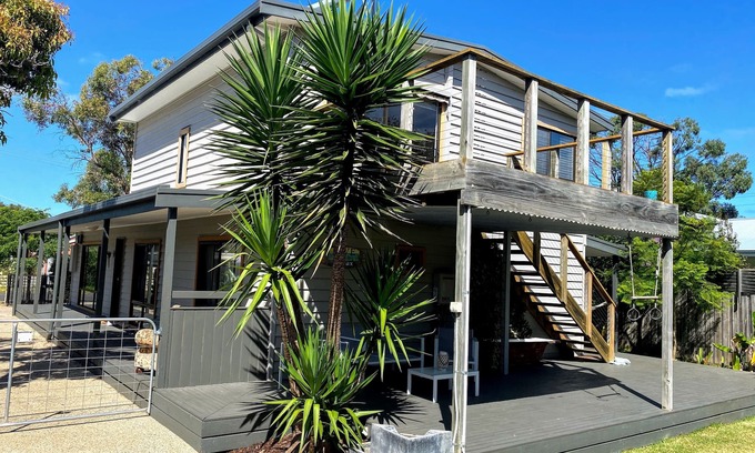 Barwon Heads House | Spacious 5 bedroom, family-friendly property - enjoy the beauty of Barwon Heads.