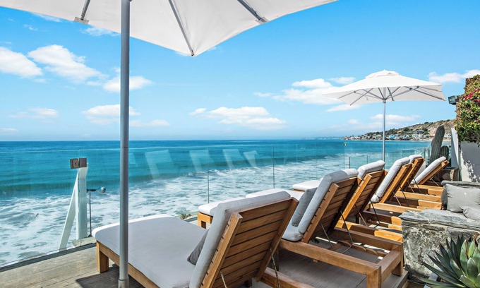 Eastern Malibu House | Spacious 5-bedroom beachfront house in Malibu Colony