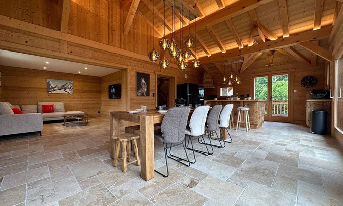 Verchaix Ski Chalet | Spacious 5-bedroom chalet, peaceful, near shops, table football, raclette and fondue