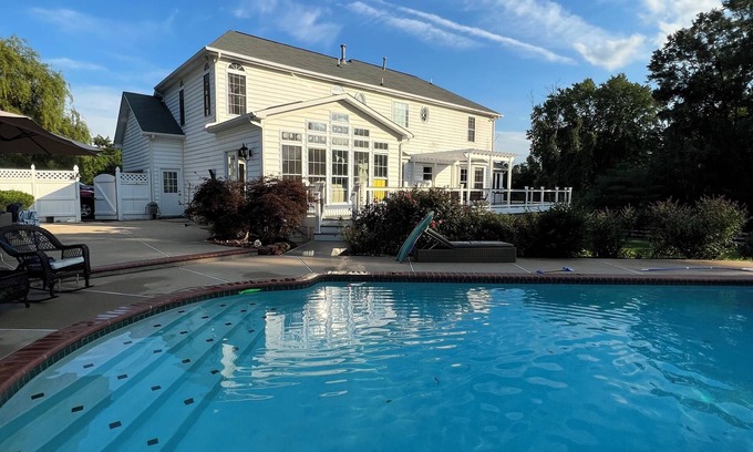 Nokesville Other | Spacious 5-bedroom farmhouse in peaceful Nokesville with Pool