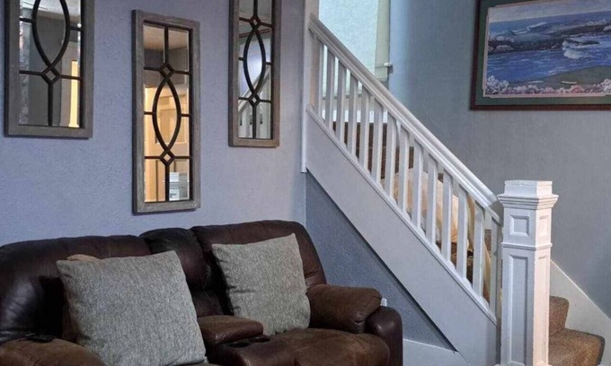Highland Square House | Spacious 5-Bedroom Home in Highland Square Akron