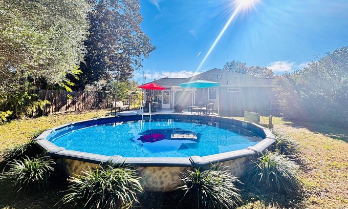 Alachua House | Spacious 5-bedroom house with AC, WiFi in pleasant Alachua
