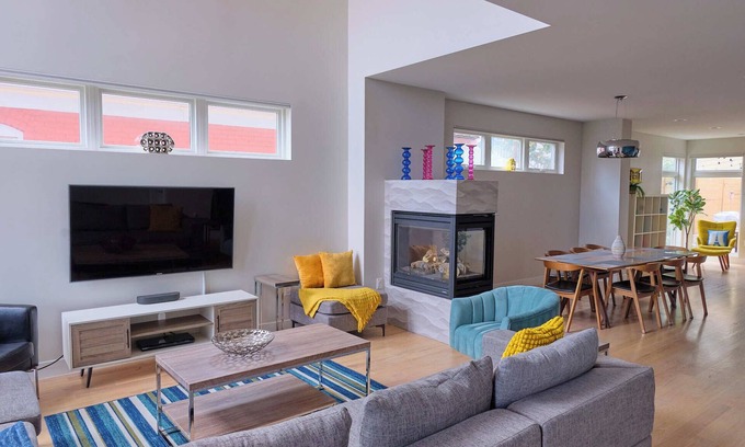 Highland House | Spacious 5-bedroom house with WiFi, AC in walkable LoHi Denver