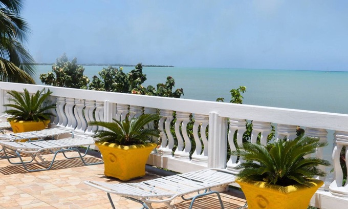 Black River House | Spacious 5-bedroom building in marvelous Black River with AC, WiFi