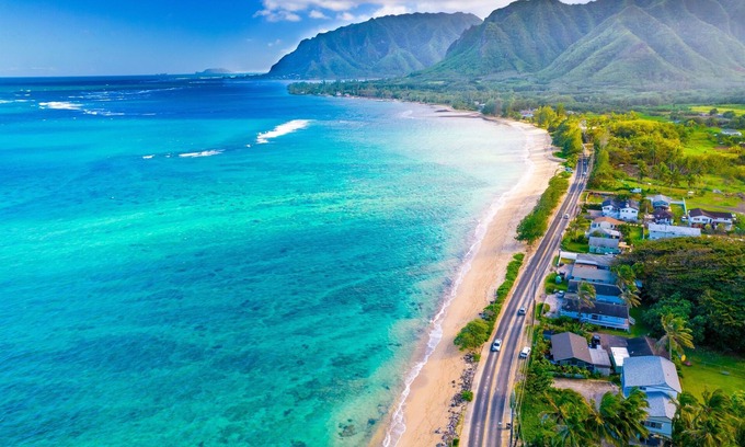 Punaluu House | Spacious 5 Bedroom Oceanfront Home in Oahu's Countryside