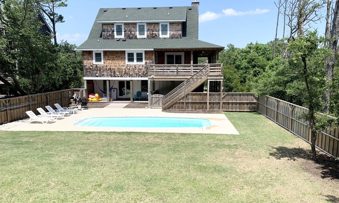 Nags Head House | SPACIOUS 5 BEDROOM, PRIVATE HEATED POOL WITH SPACIOUS YARD, SHORT WALK TO BEACH!