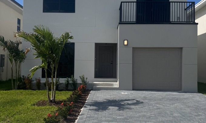 Florida City House | Spacious 5-bedroom house near the Florida Keys