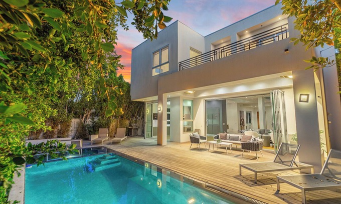 La Brea House | Spacious 5-bedroom Villa C, Pool & Spa