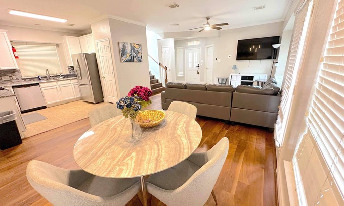 Clodine House | Spacious 5bed Houston Retreat Homen6 guests 4 bedrooms 5 beds 3 baths
