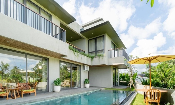 Melayang Villa | Spacious, 5BRvilla with a Rice Field View in Ubud