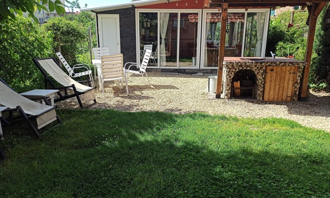 Pomorie House | Spacious 6-bedroom house with AC and WiFi in Pomorie, 5 min walk to the beach.