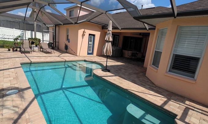 County Line Coalition House | Spacious 6-bedroom oasis with in gated North Tampa Suburb