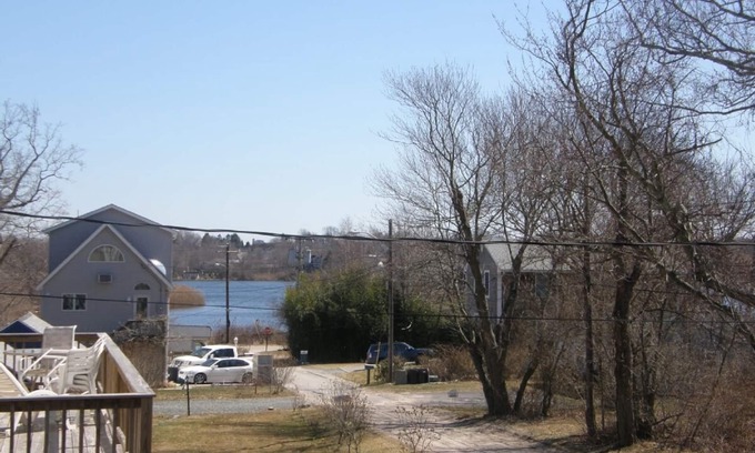 Bonnet Shores House | Spacious 6 Bedroom Beach Property in Bonnets Shores-Sleeps 14