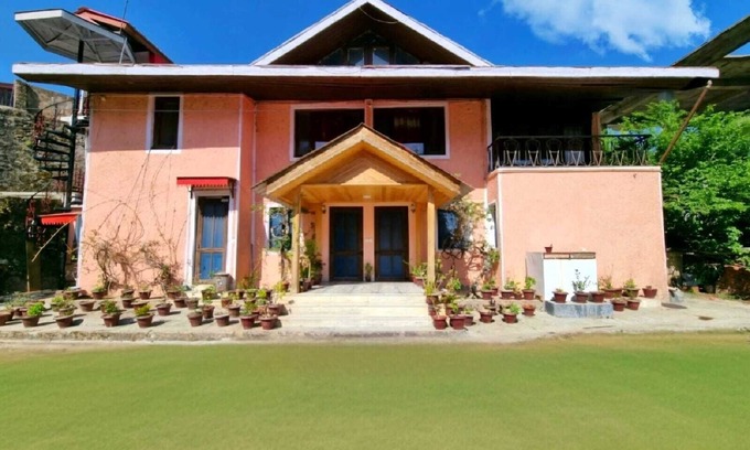 Shimla Villa | Spacious 6-bedroom villa in enchanting Shimla with WiFi