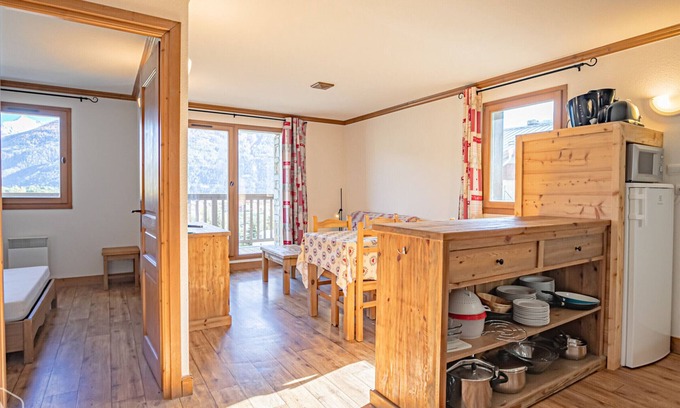 Aussois Apartment | Spacious 6-person apartment in Aussois with balcony and WIFI