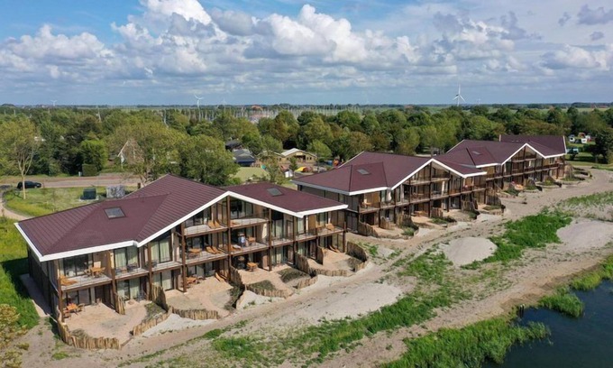 Workum Apartment | Spacious 6-person apartment with sauna, bathtub, and IJsselmeer view. Perfect for families or friends by the water.