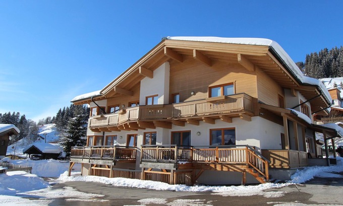 Hinterglemm Apartment | Spacious apartment at the slopes with balcony