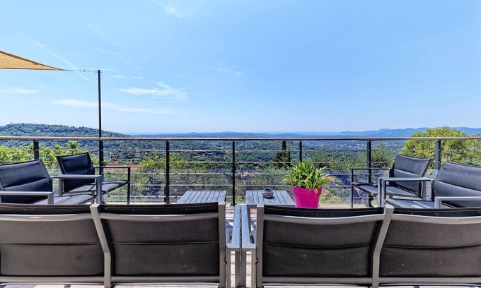 Magagnosc Villa | Spacious air-conditioned villa, heated pool and SPA, breathtaking views.