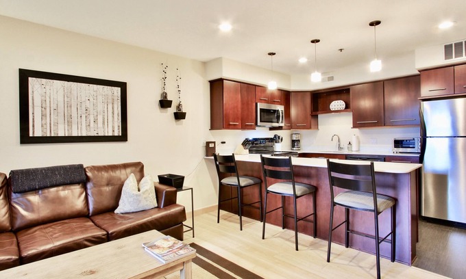 North Park City Condo | Spacious and Beautiful, Walk to ski, Wi-fi, Parking