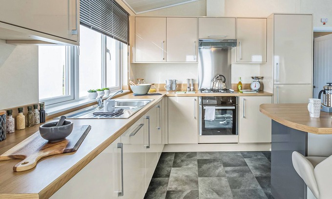 King's Lynn Ski Chalet | Spacious and contemporary lodge perfect for a family retreat.