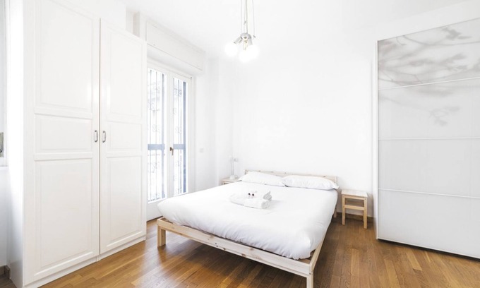 Casoretto Apartment | Spacious and elegant 170 sqm apartment for 6 people just outside the center of Milan.