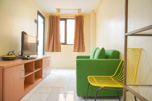 Kebagusan Apartment | Spacious and Homey 2BR at Kebagusan City Apartment By Travelio