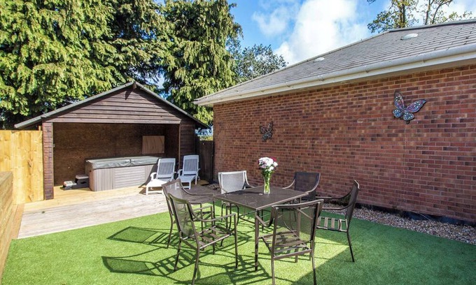 Axminster House | Spacious and luxurious 12ft-wide caravan with one double and two twin.