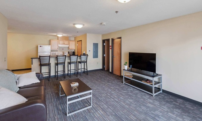 Ontario Apartment | Spacious and Modern Stay to Relax & Recharge
