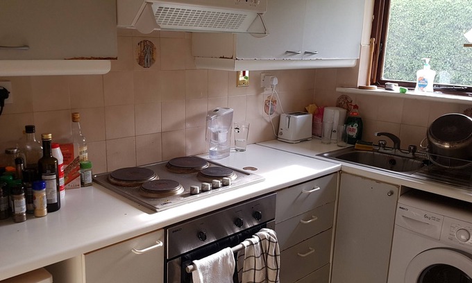 Ranelagh House | Spacious and quiet double bedroom with garden view in townhouse