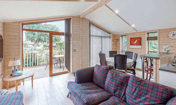 King's Lynn Ski Chalet | Spacious and tastefully presented lodge perfect for a family retreat.