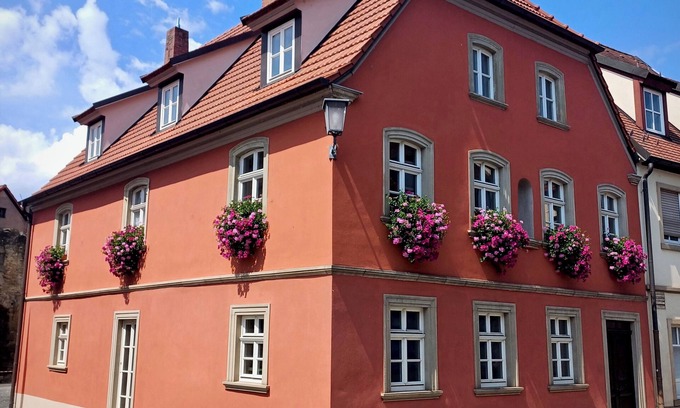 Zeil Apartment | Spacious apartment in a listed building in the old town of Zeil am Main