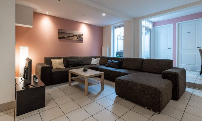 Oude Pijp Apartment | Spacious apartment in city center with private patio