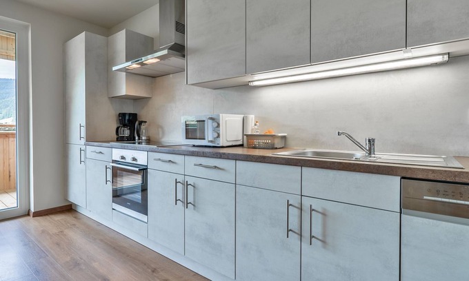 Gosau Apartment | Spacious Apartment in Gosau near Ski Area