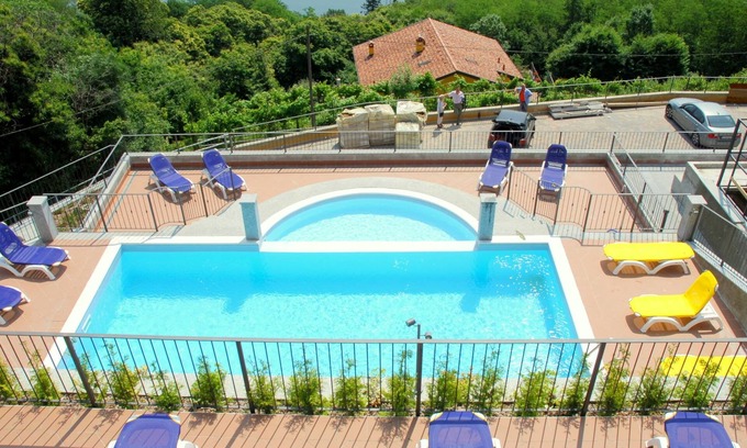 Oggebbio Apartment | Spacious Apartment in Rancone With Lake View