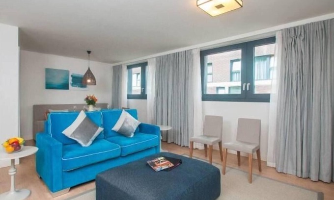 Redcliffe Apartment | Spacious apartment on two levels