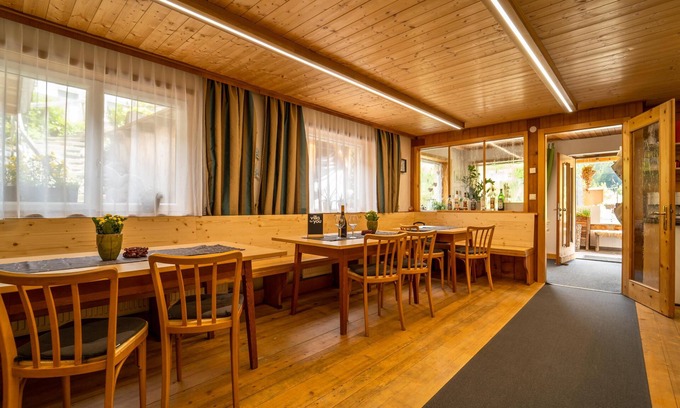 Kloesterle am Arlberg Apartment | Spacious apartment with ski storage and terrace