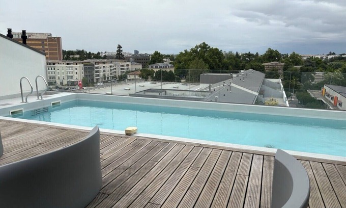 Talence Apartment | Spacious apartment with pool in Talence