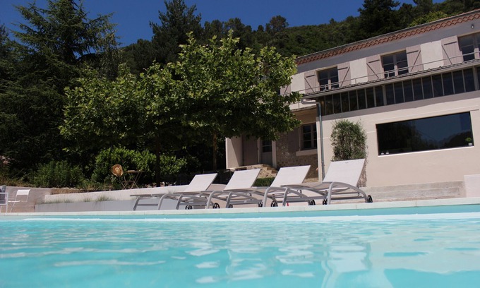 Les Issoux Villa | Spacious, authentic landhouse, tastefully decorated