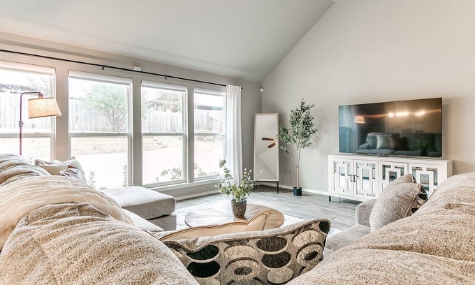 Broken Arrow House | Spacious BA Home in Beautiful Neighborhood!