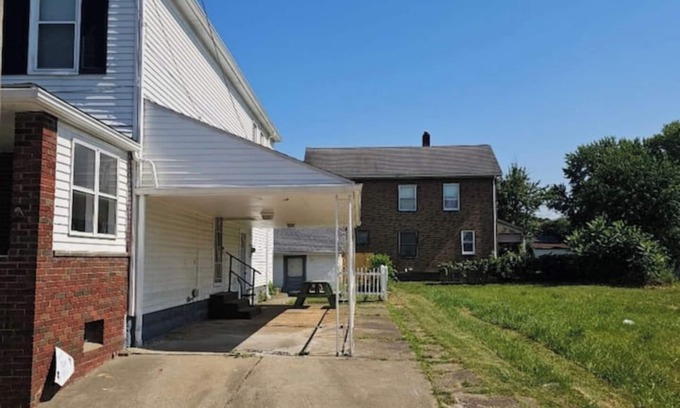 Steubenville Apartment | Spacious Basement Apartment with Easy Access to Hospitals and Freeways with WiFi