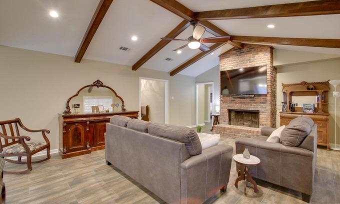 Broadmoor House | Spacious Baton Rouge Home Rental 12 Mi to LSU!