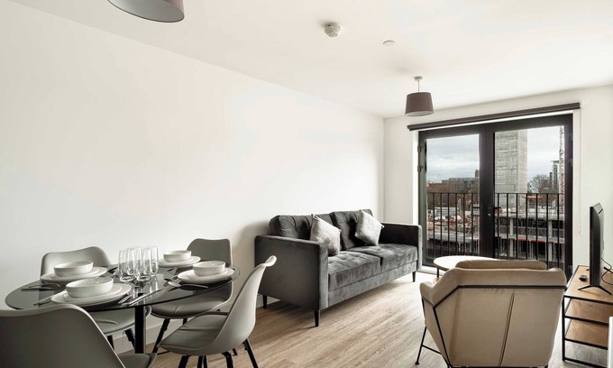 Vauxhall Apartment | Spacious & Bright 2 Bed Apartment in Liverpool