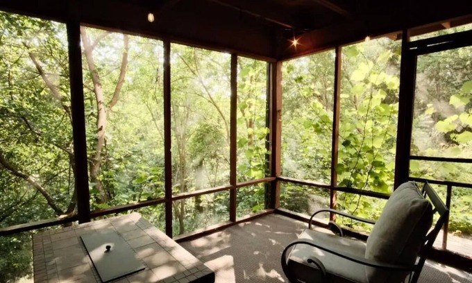 The Galena Territory House | Spacious, bright, and cozy Galena getaway