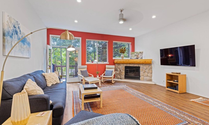Frisco House | Spacious, bright Frisco 3BD 3BA with beautiful views 1 block from center of town