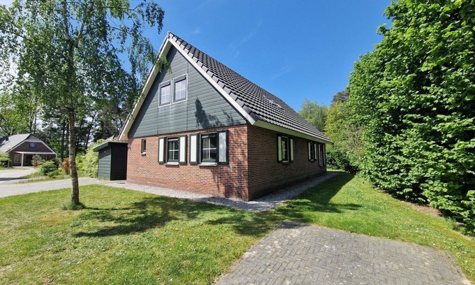 Hooghalen House | Spacious bungalow with open kitchen, terrace, 6 bedrooms and 2 bathrooms