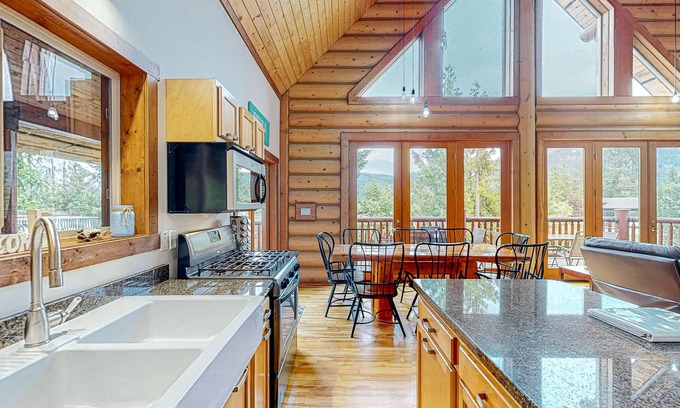 Christina Lake Cabin | Spacious cabin with fireplace, full kitchen, gas grill, patio, balcony, & W/D