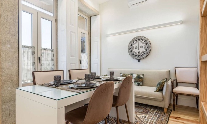 Uniao de Freguesias do Centro Apartment | Spacious Central Flat w/Balcony by PortoDreamStays