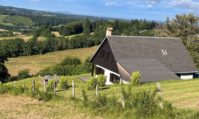 La Tour-dʼAuvergne Ski Chalet | Spacious chalet (8p-2bath; 150m2) surrounded by nature at the foot of the Sancy