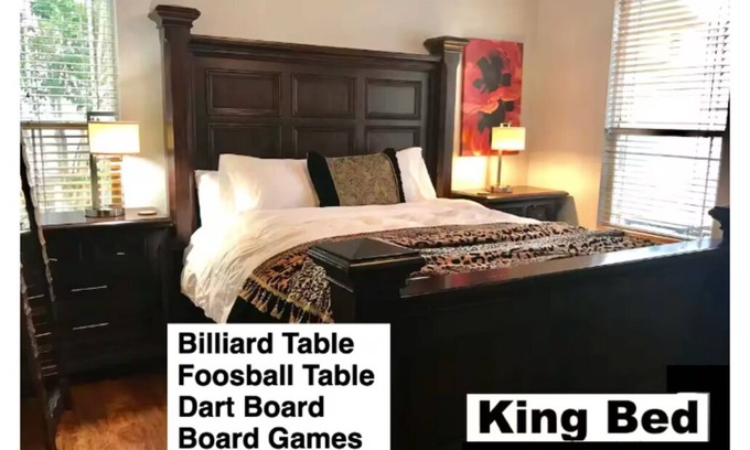 Buda House | Spacious & Clean !" King Bed, Two Queens, Double, Twins, Pet Friendly