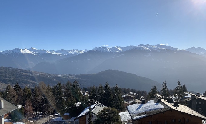 Anzere Apartment | Spacious, comfortable apartment - at the foot of the slopes